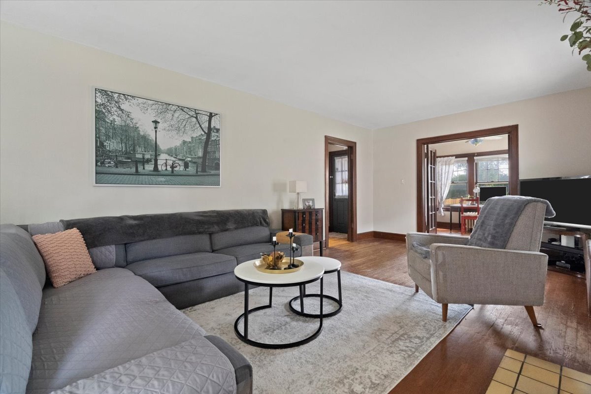 401 Stanley Avenue, Waukegan, IL 60085