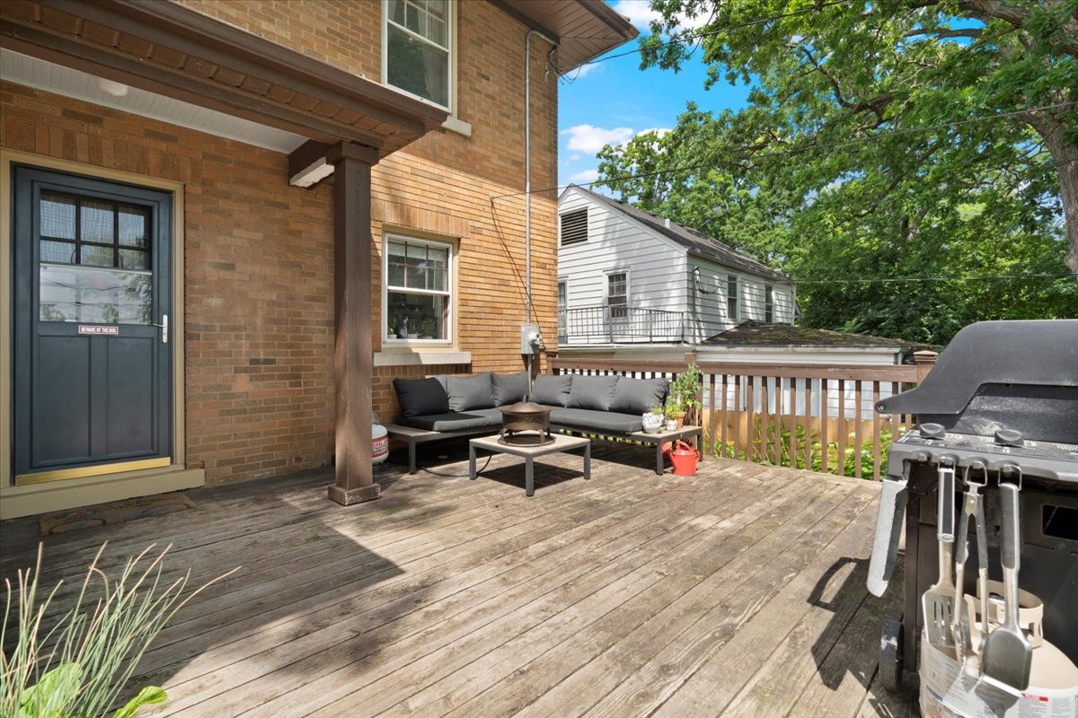 401 Stanley Avenue, Waukegan, IL 60085