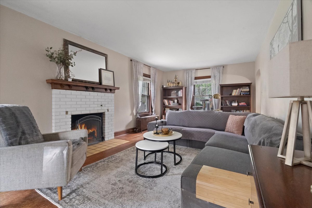 401 Stanley Avenue, Waukegan, IL 60085