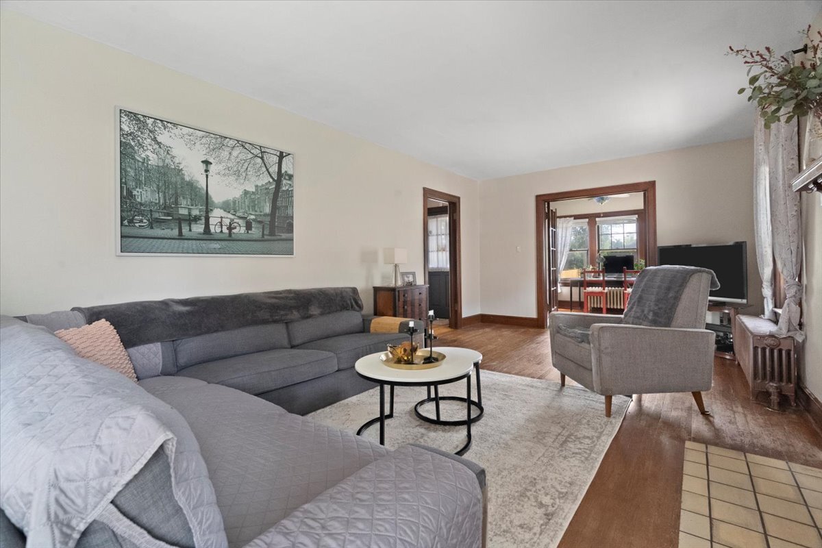 401 Stanley Avenue, Waukegan, IL 60085