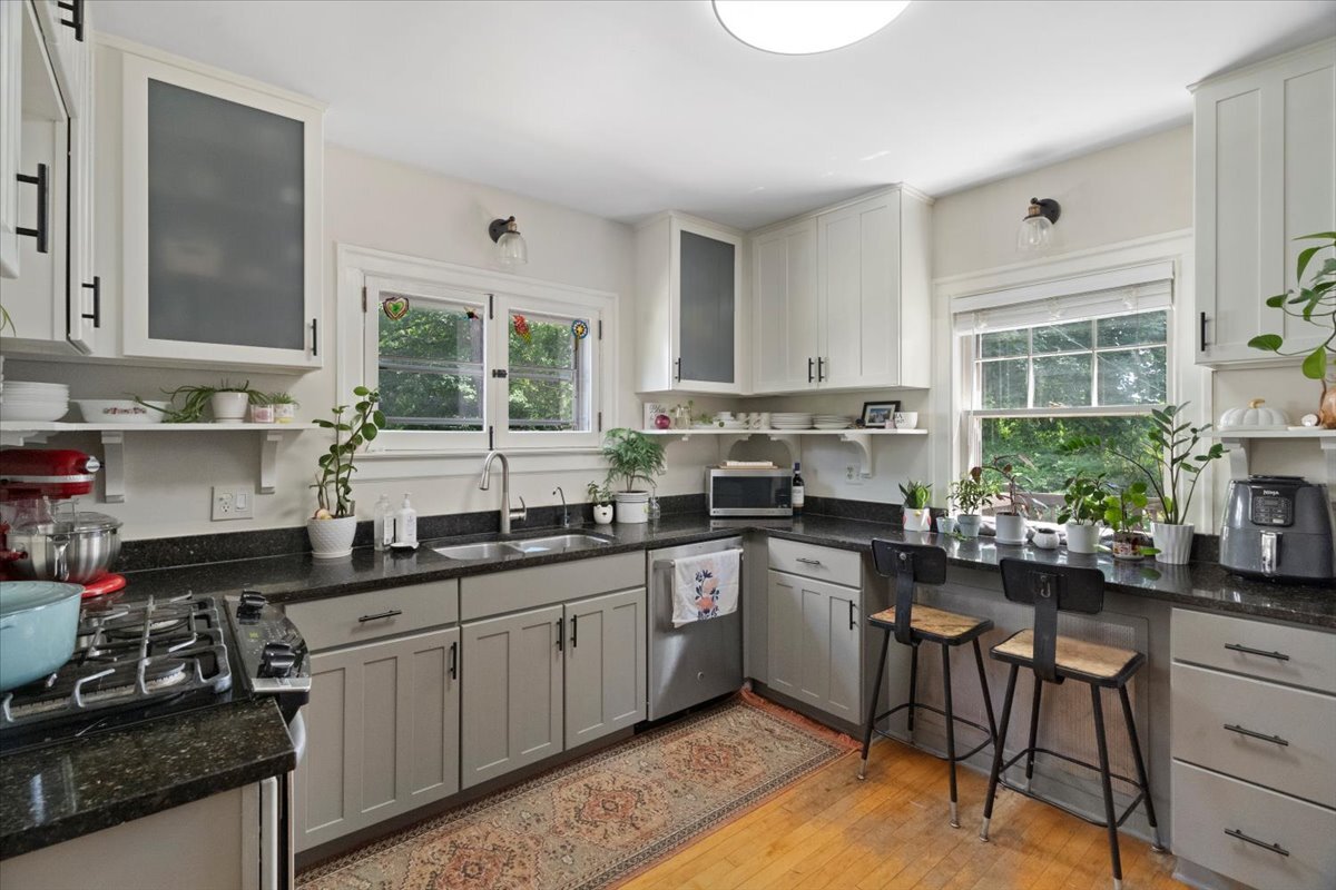 401 Stanley Avenue, Waukegan, IL 60085