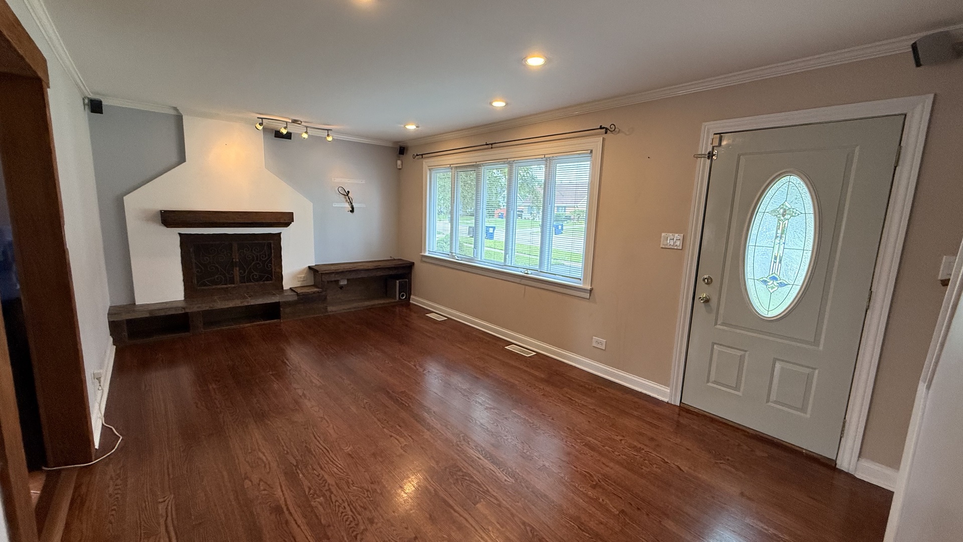 8937 Southfield Drive, Bridgeview, IL 60455
