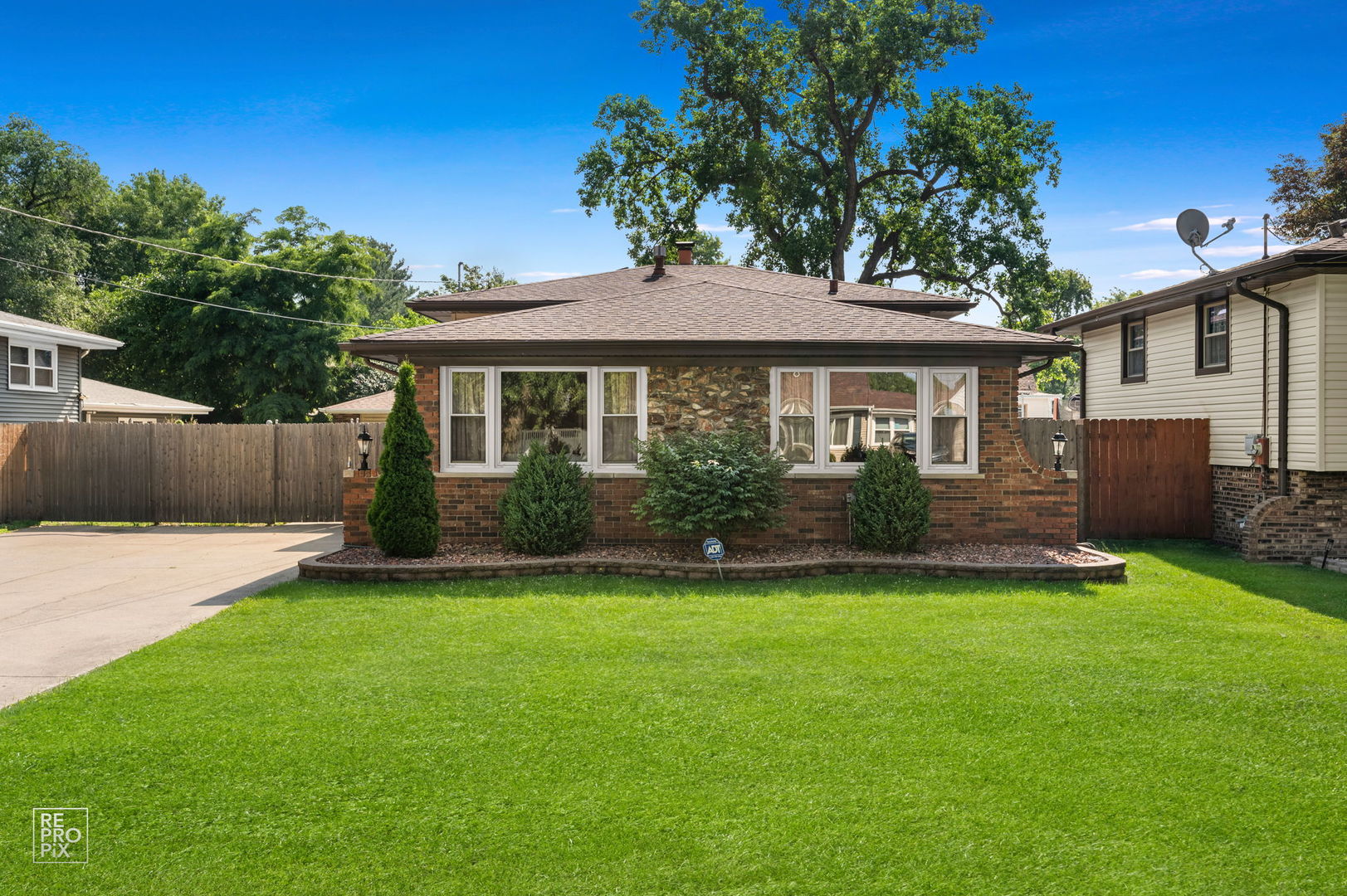 10909 s Neenah Avenue, Worth, IL 60482