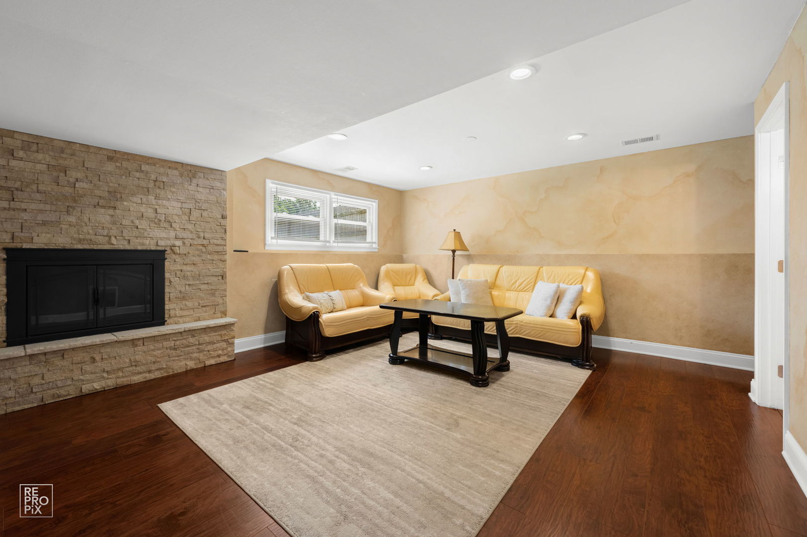 10909 s Neenah Avenue, Worth, IL 60482