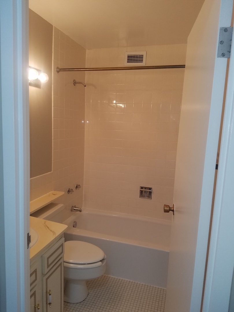 6171 N Sheridan Road #705, Chicago, IL 60660