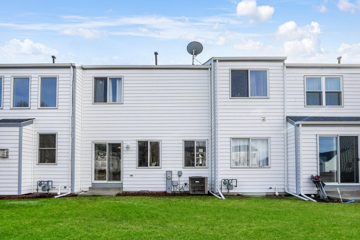 1756 Waters Edge Drive, Minooka, IL 60447