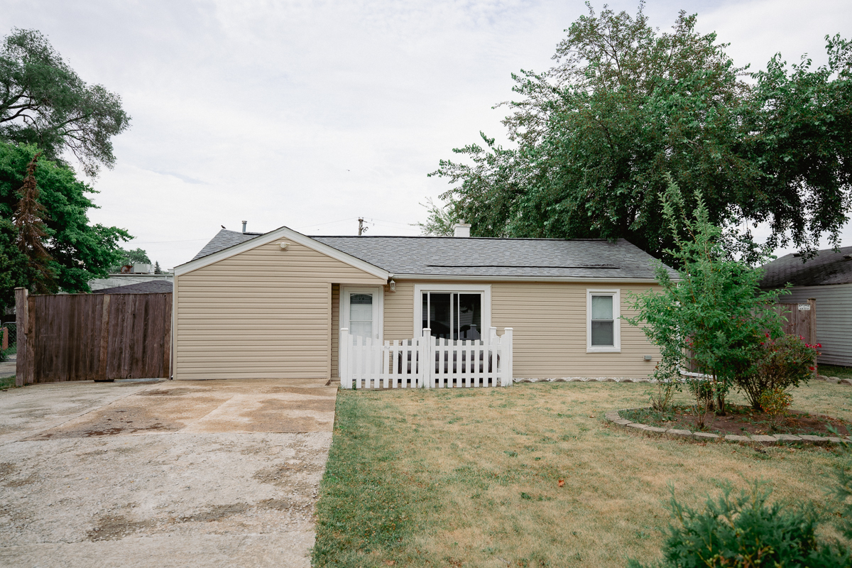2352 Parkrose Avenue, Crest Hill, IL 60403