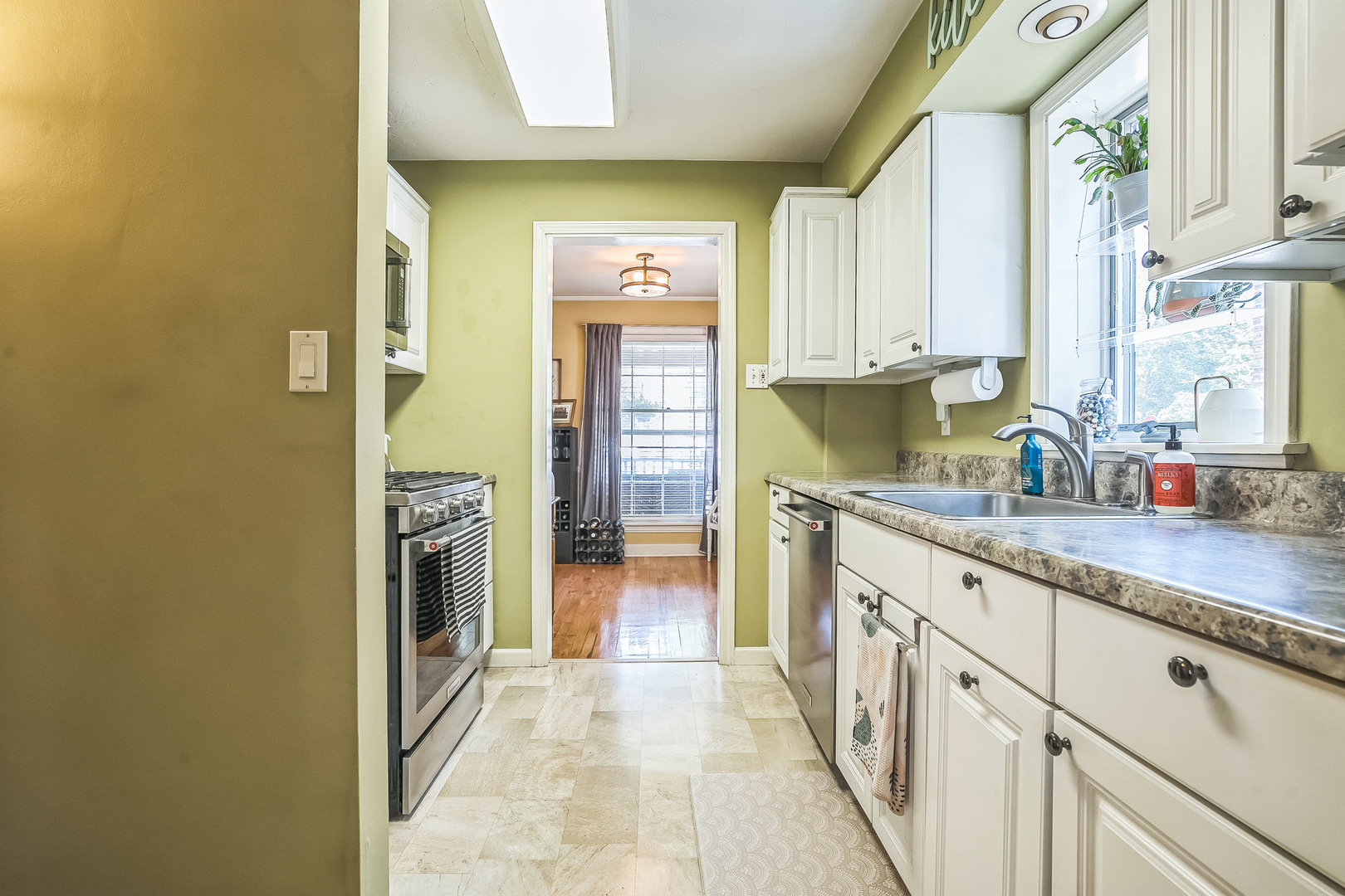 7805 W Farragut Avenue, Chicago, IL 60656
