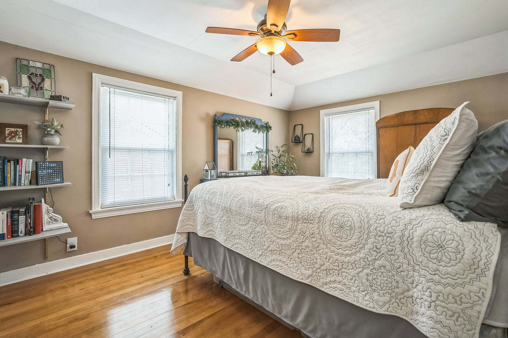 7805 W Farragut Avenue, Chicago, IL 60656