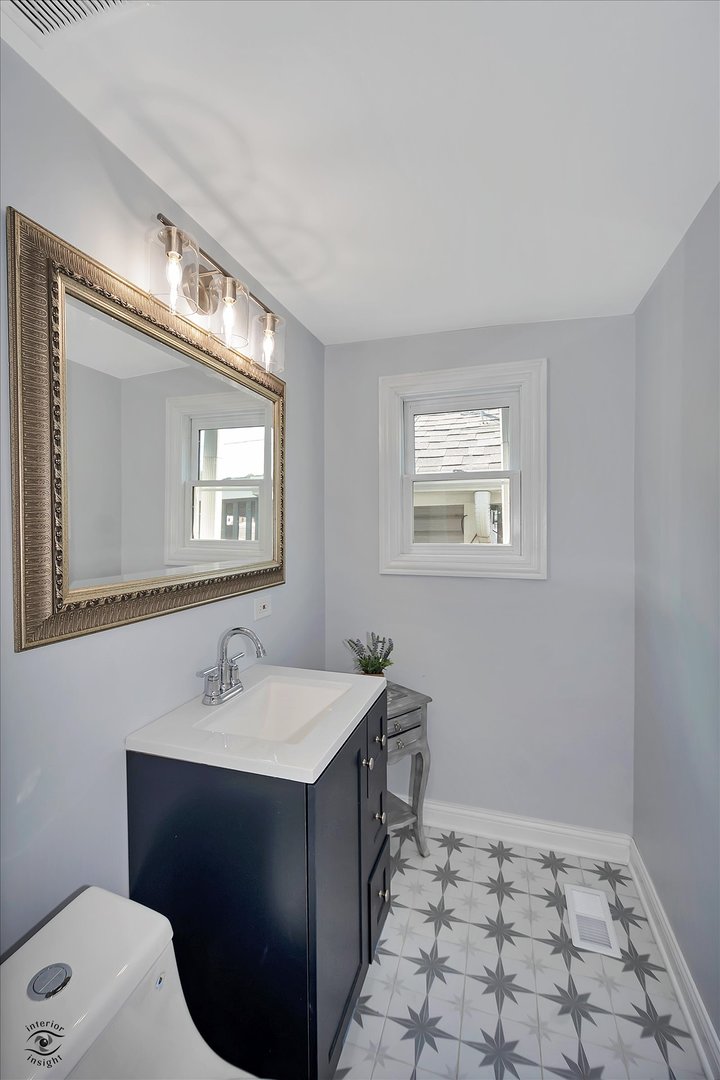 3530 S Union Avenue, Chicago, IL 60609
