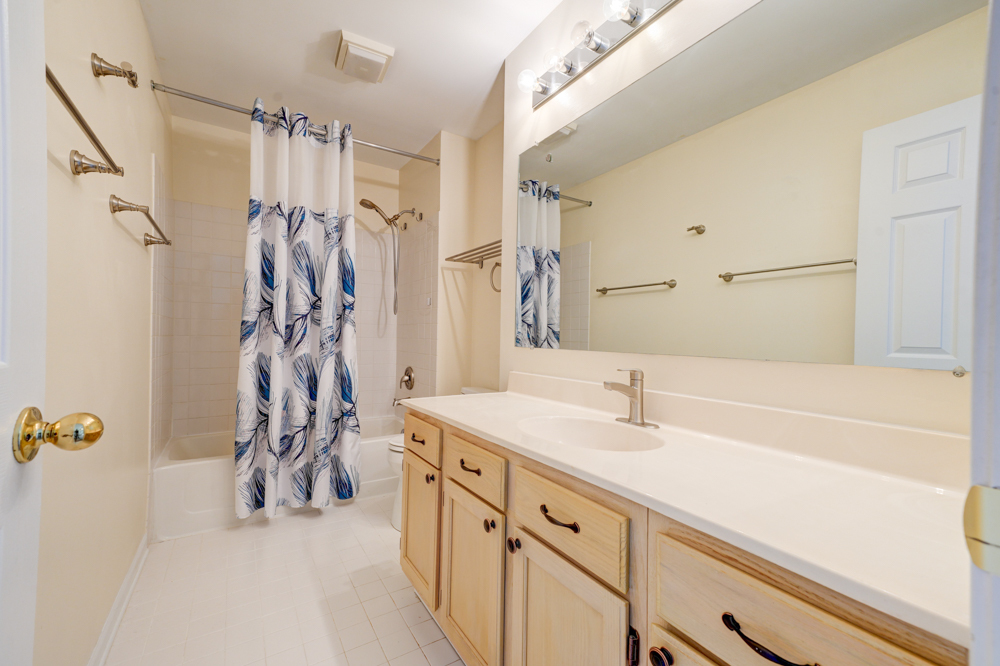 477 grosse pointe Circle #3-6, Vernon Hills, IL 60061