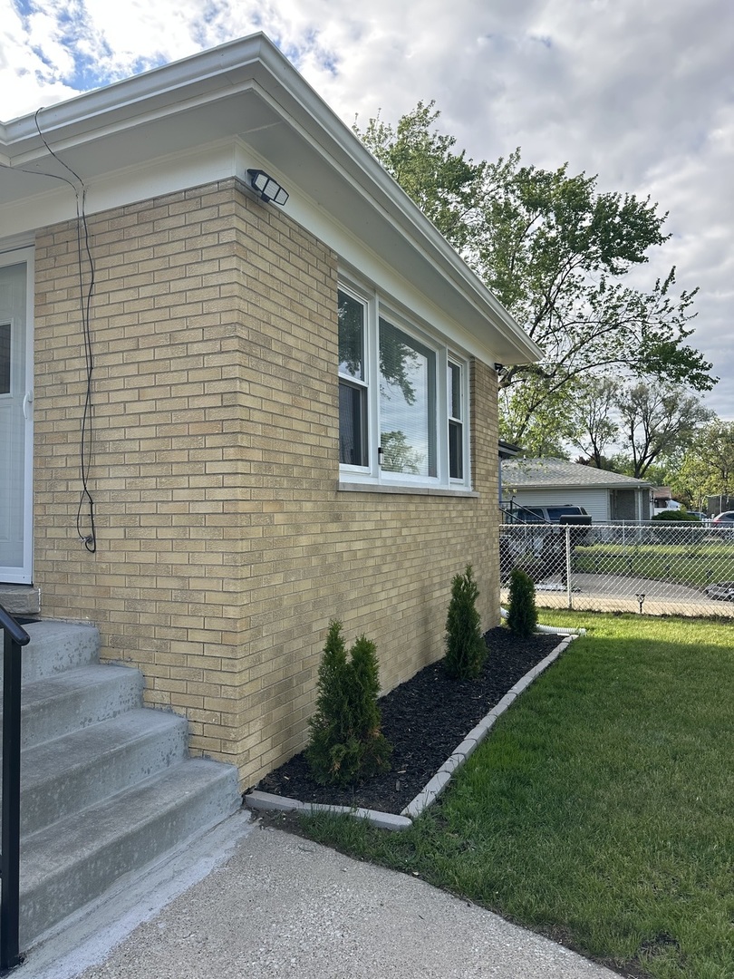 956 Greenbay Avenue, Calumet City, IL 60409
