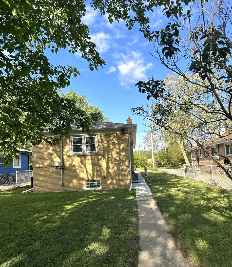 956 Greenbay Avenue, Calumet City, IL 60409