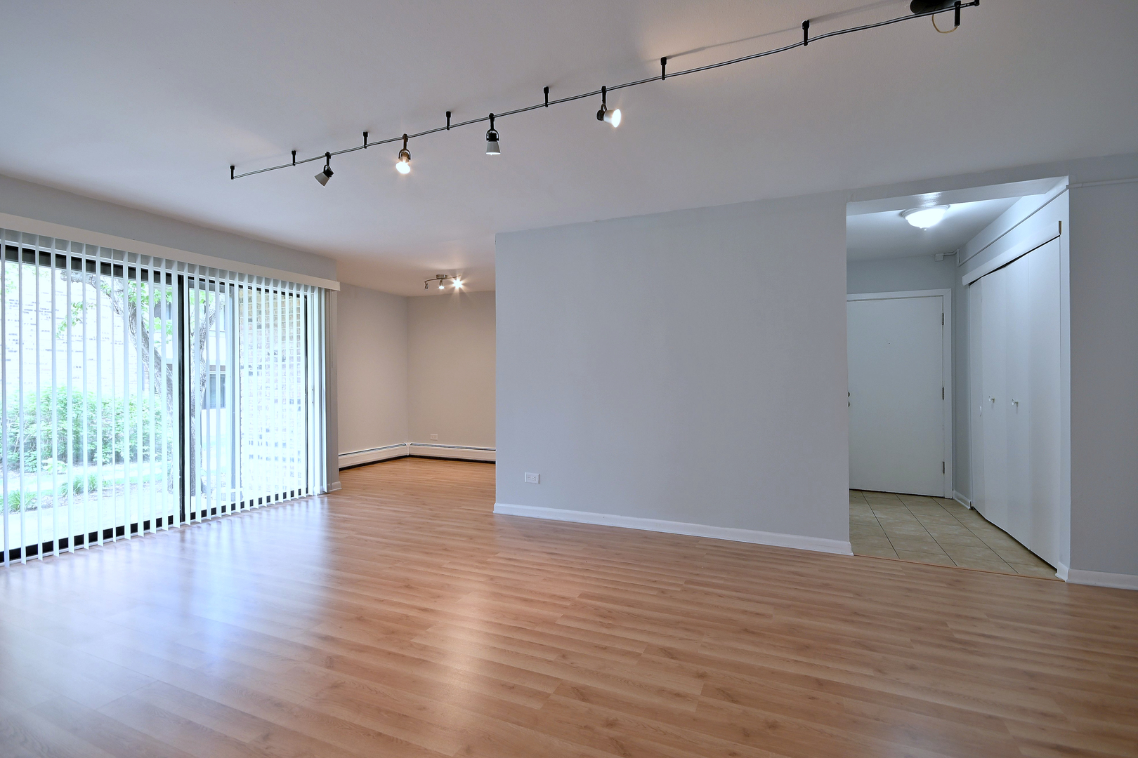 1806 Hemlock Place #105, Schaumburg, IL 60173