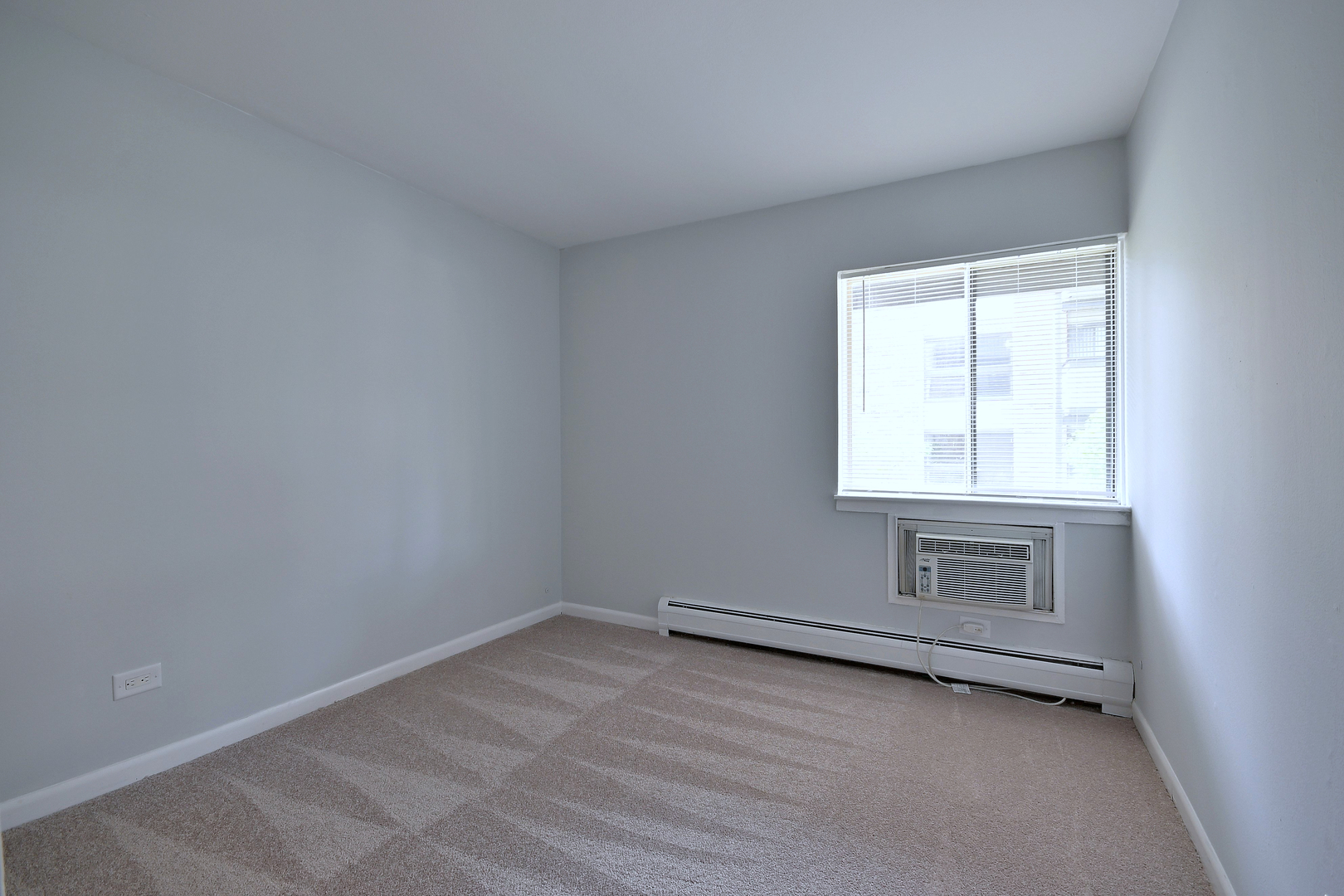 1806 Hemlock Place #105, Schaumburg, IL 60173