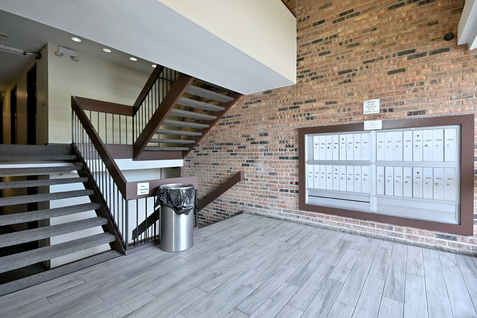 1806 Hemlock Place #105, Schaumburg, IL 60173