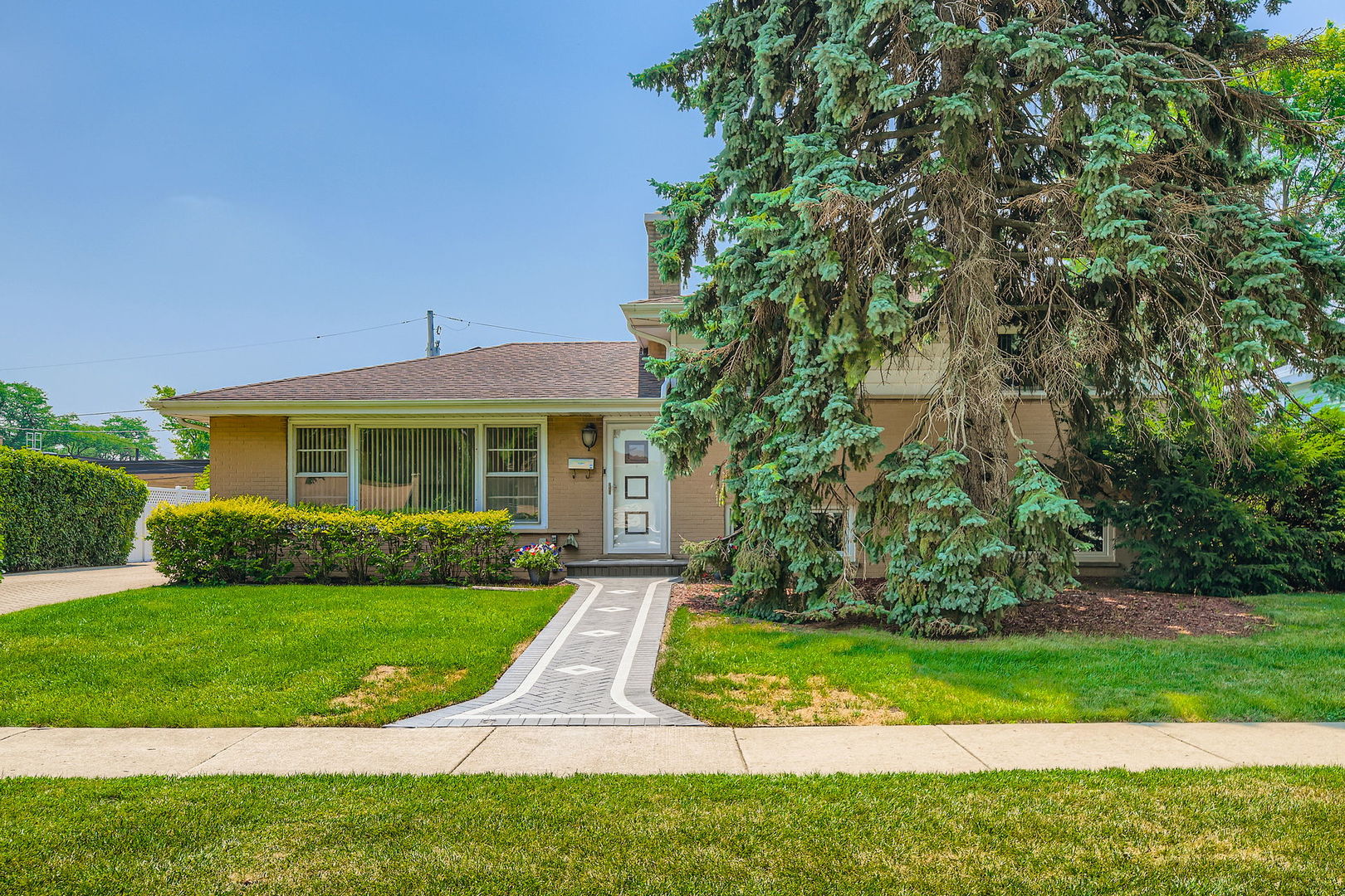 2739 Pauline Avenue, Glenview, IL 60025