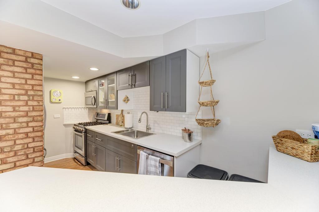 1970 Kenilworth Circle #C, Hoffman Estates, IL 60169