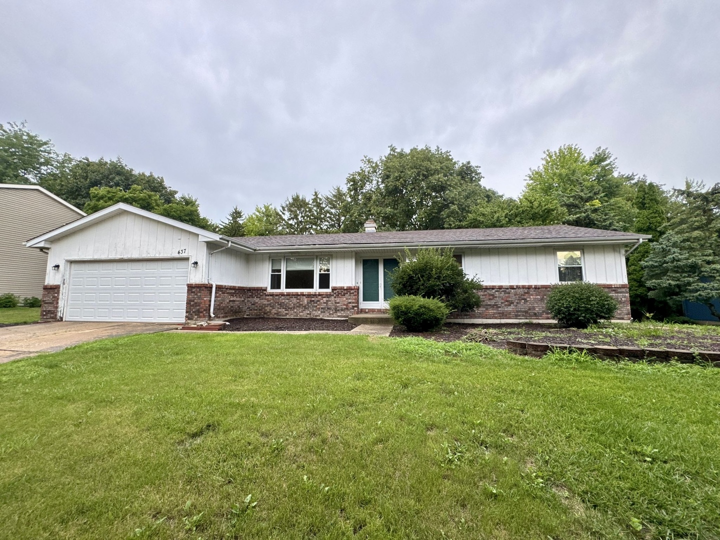 437 W Hillcrest Drive, DeKalb, IL 60115