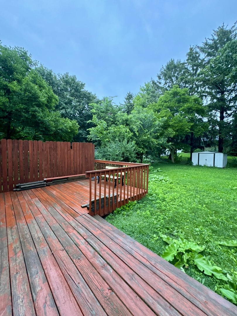 437 W Hillcrest Drive, DeKalb, IL 60115