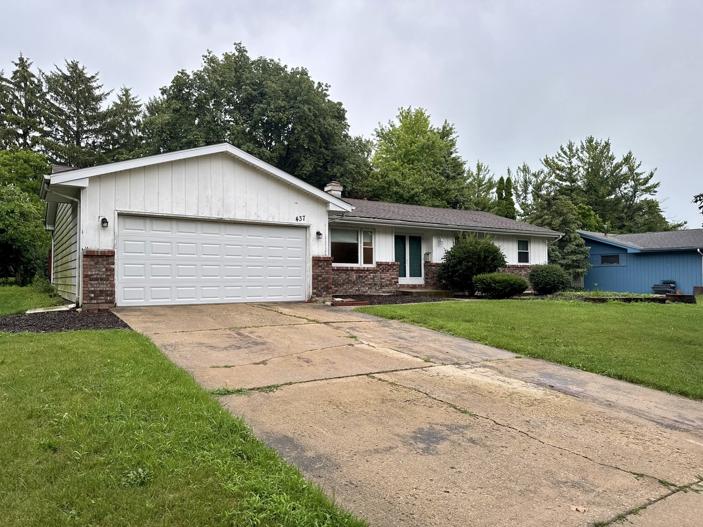 437 W Hillcrest Drive, DeKalb, IL 60115