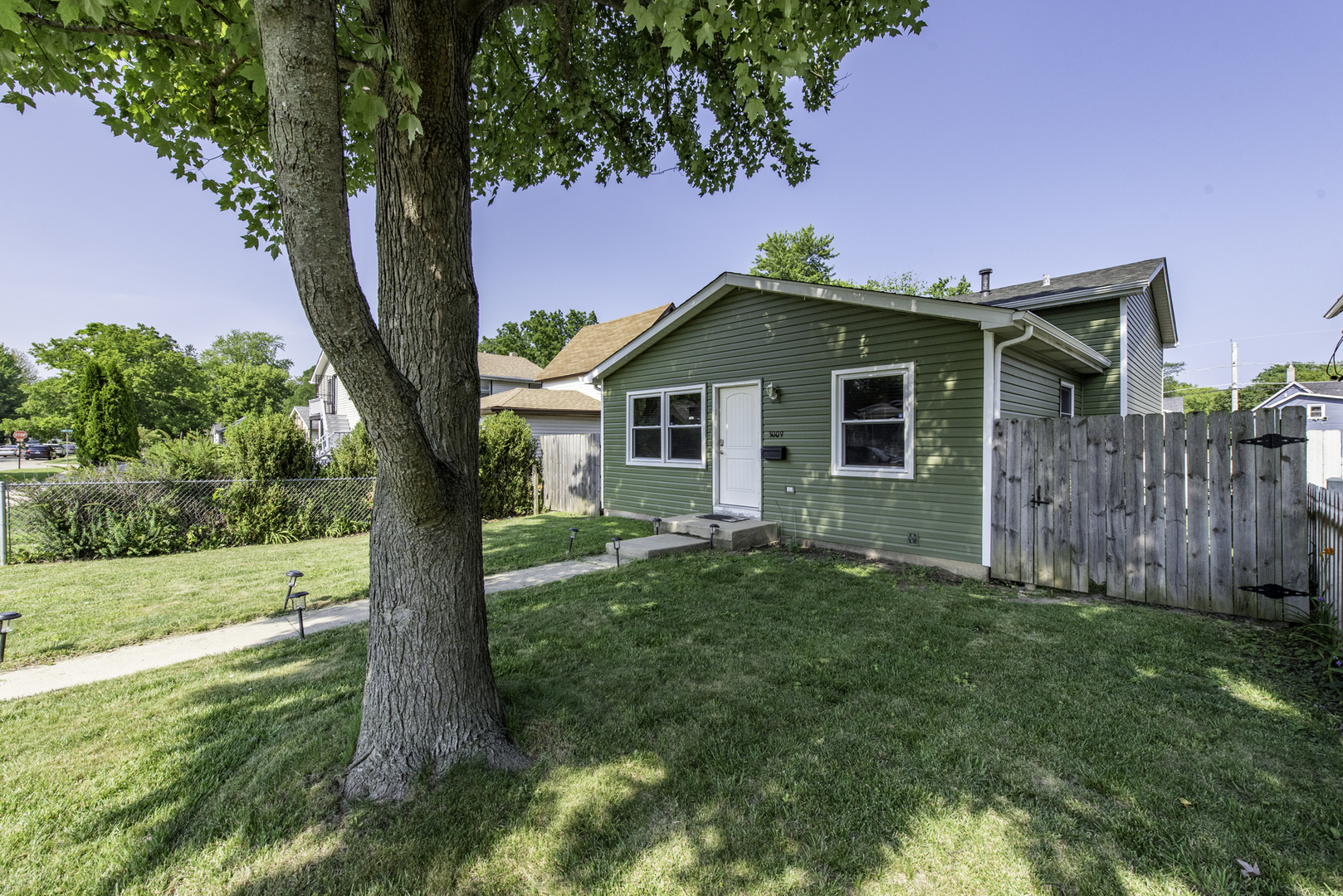 3009 Gilboa Avenue, Zion, IL 60099
