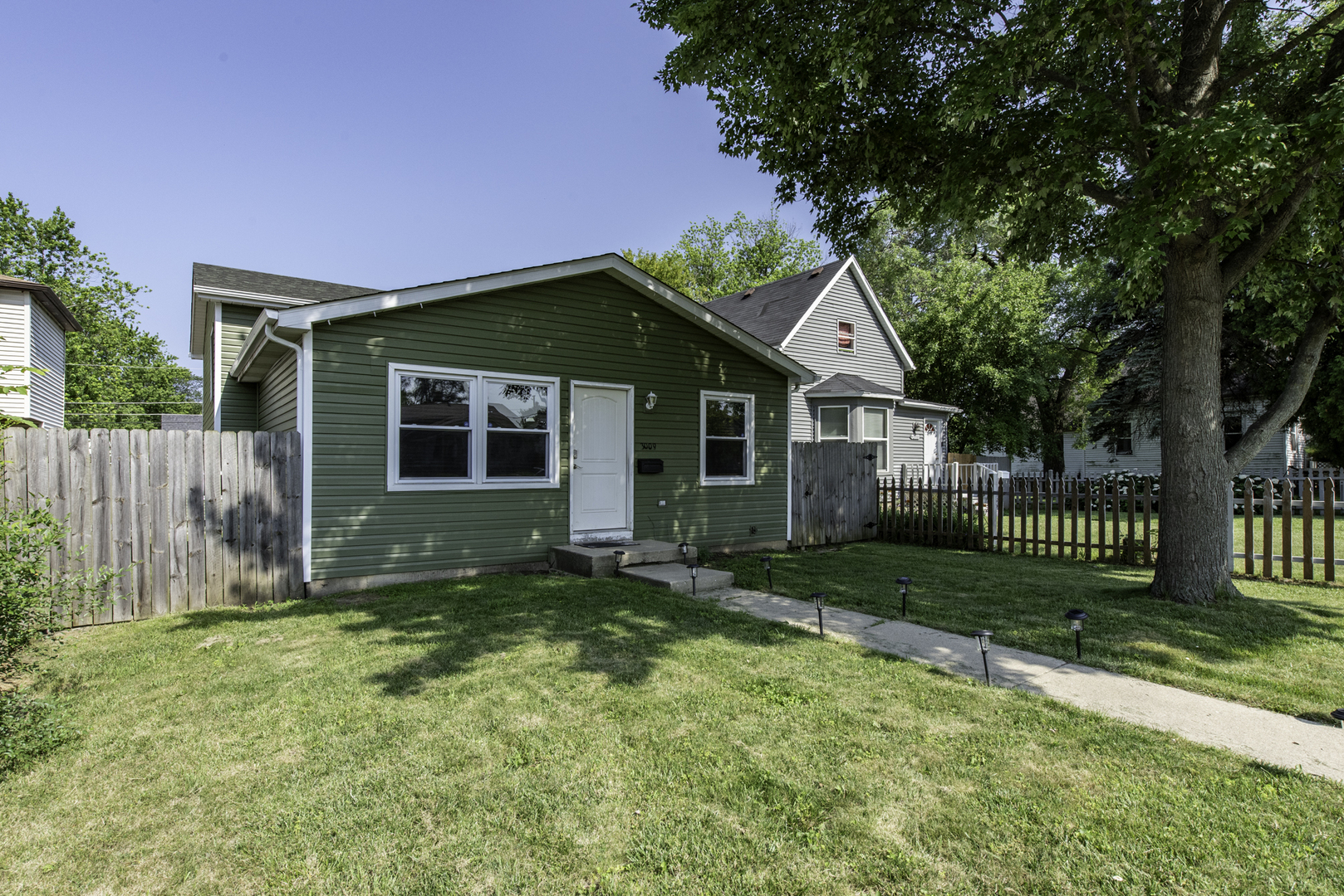 3009 Gilboa Avenue, Zion, IL 60099