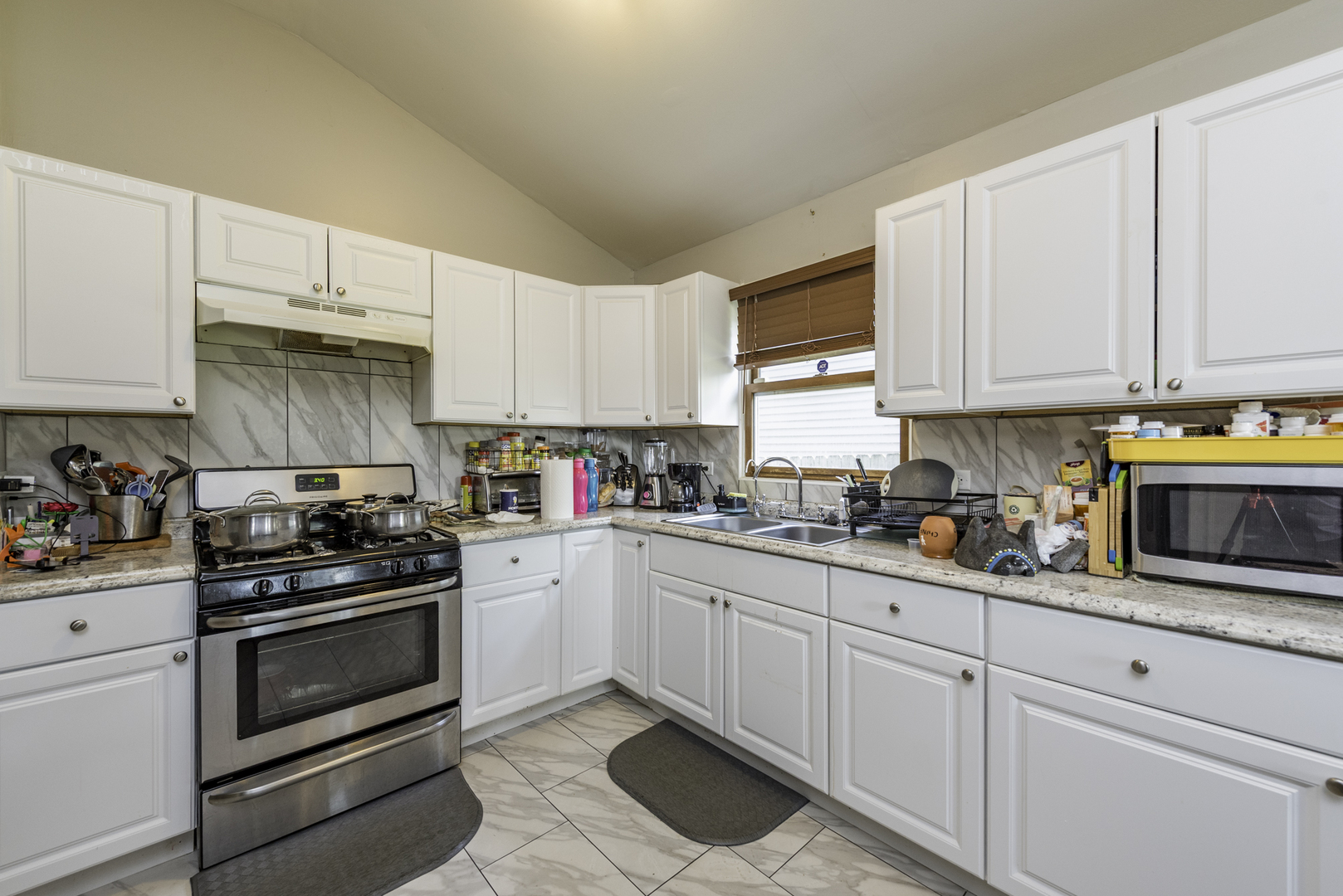 3009 Gilboa Avenue, Zion, IL 60099