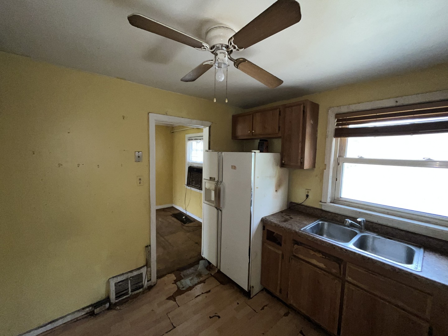 9146 S Urban Avenue, Chicago, IL 60619