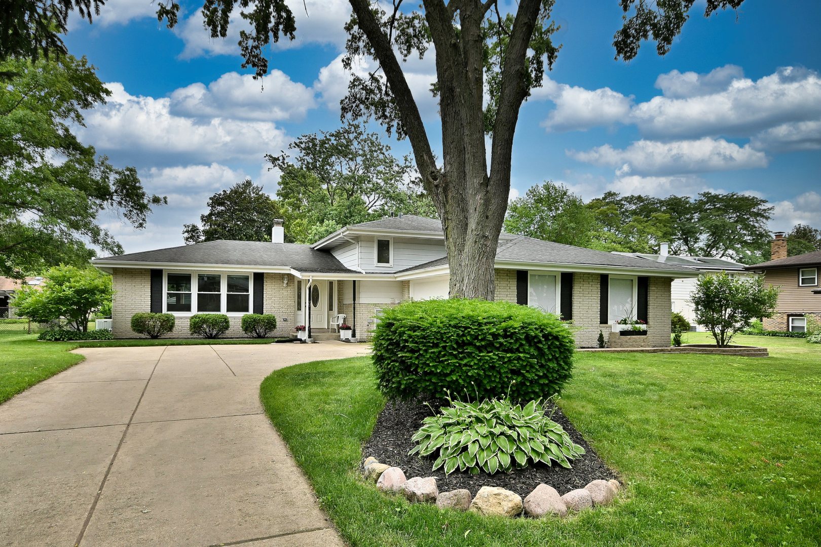 7729 Baimbridge Drive, Downers Grove, IL 60516
