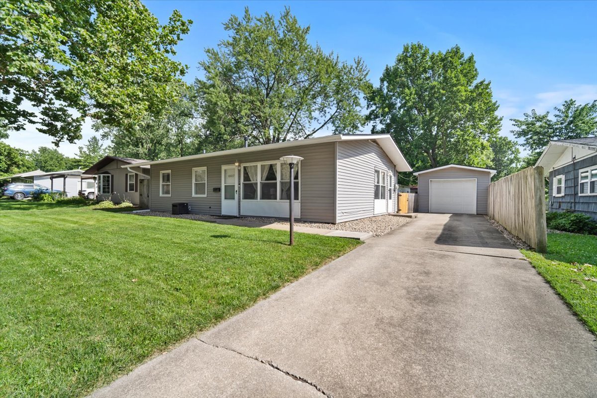 1907 Cloud Street, Bloomington, IL 61701