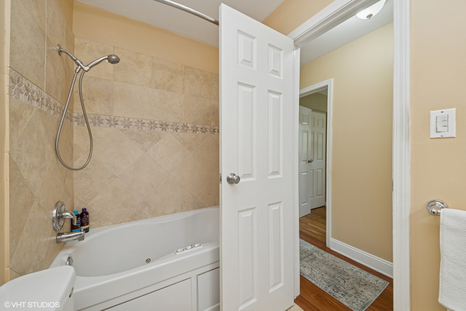 320 PLEASANT Street, Hoffman Estates, IL 60169