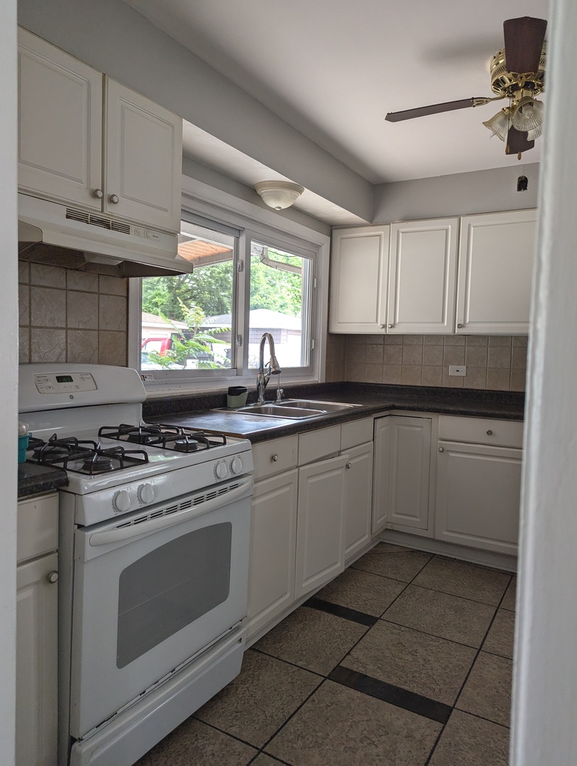 1721 Maple Street, Des Plaines, IL 60018