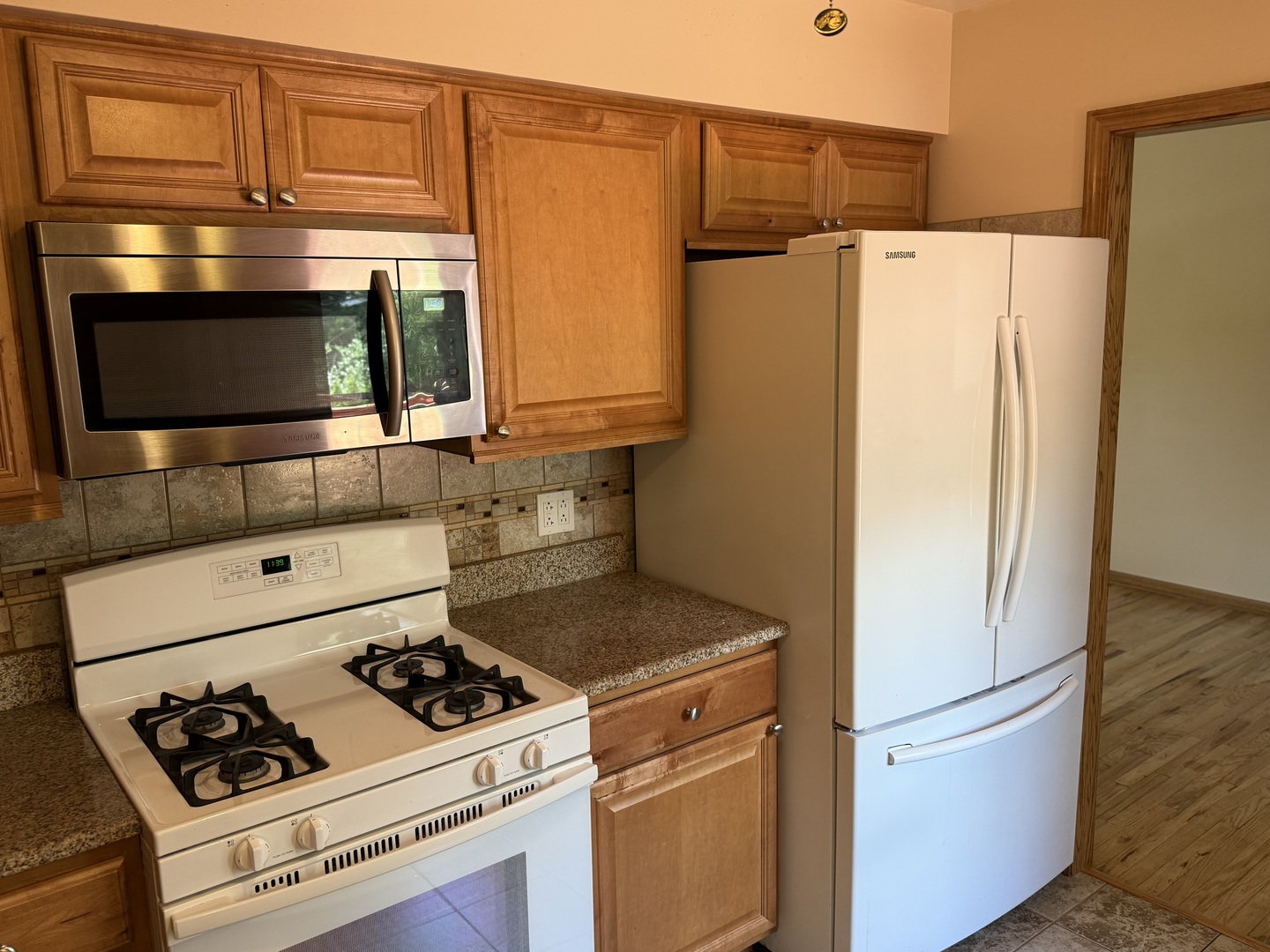 2S546 LLOYD Avenue, Lombard, IL 60148