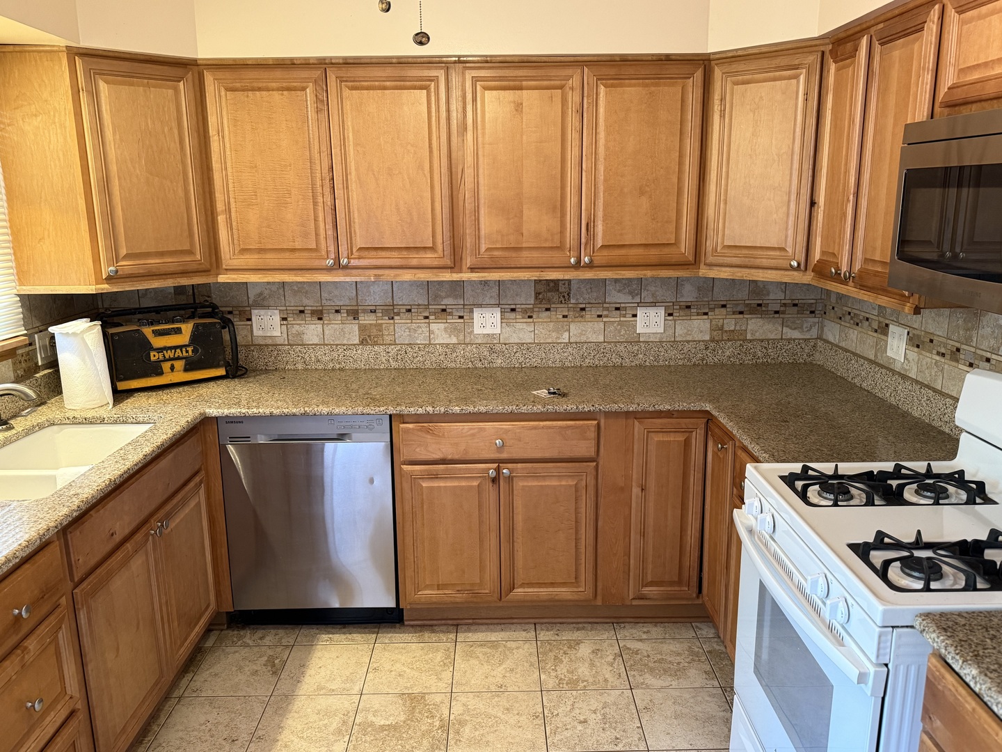 2S546 LLOYD Avenue, Lombard, IL 60148