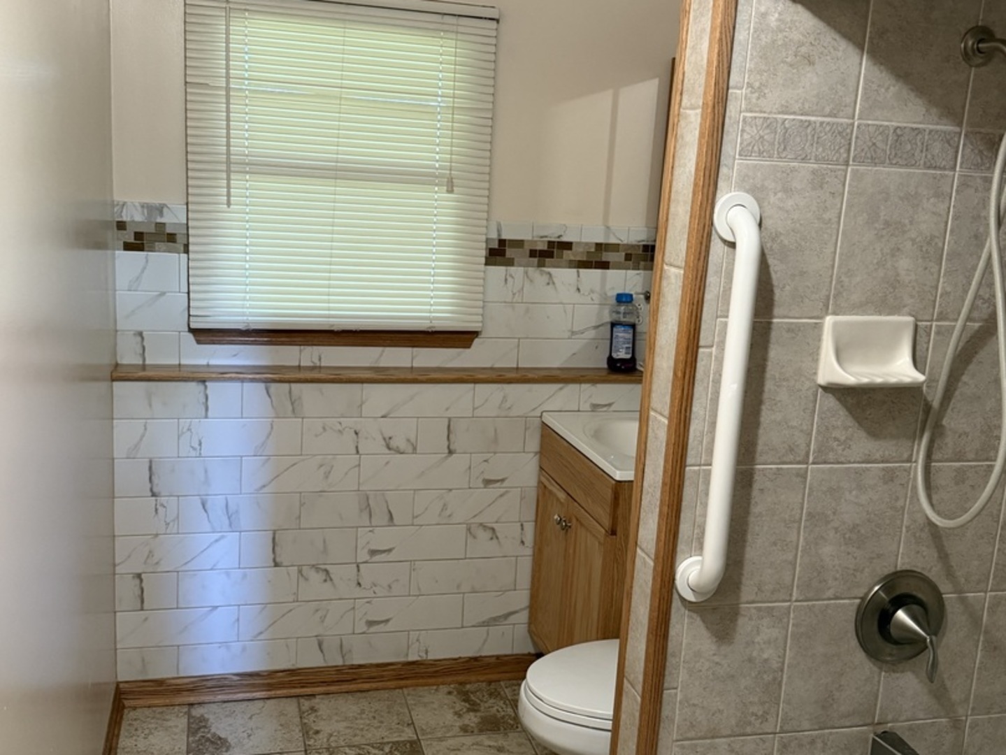 2S546 LLOYD Avenue, Lombard, IL 60148