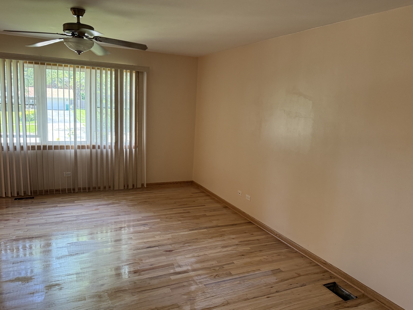 2S546 LLOYD Avenue, Lombard, IL 60148
