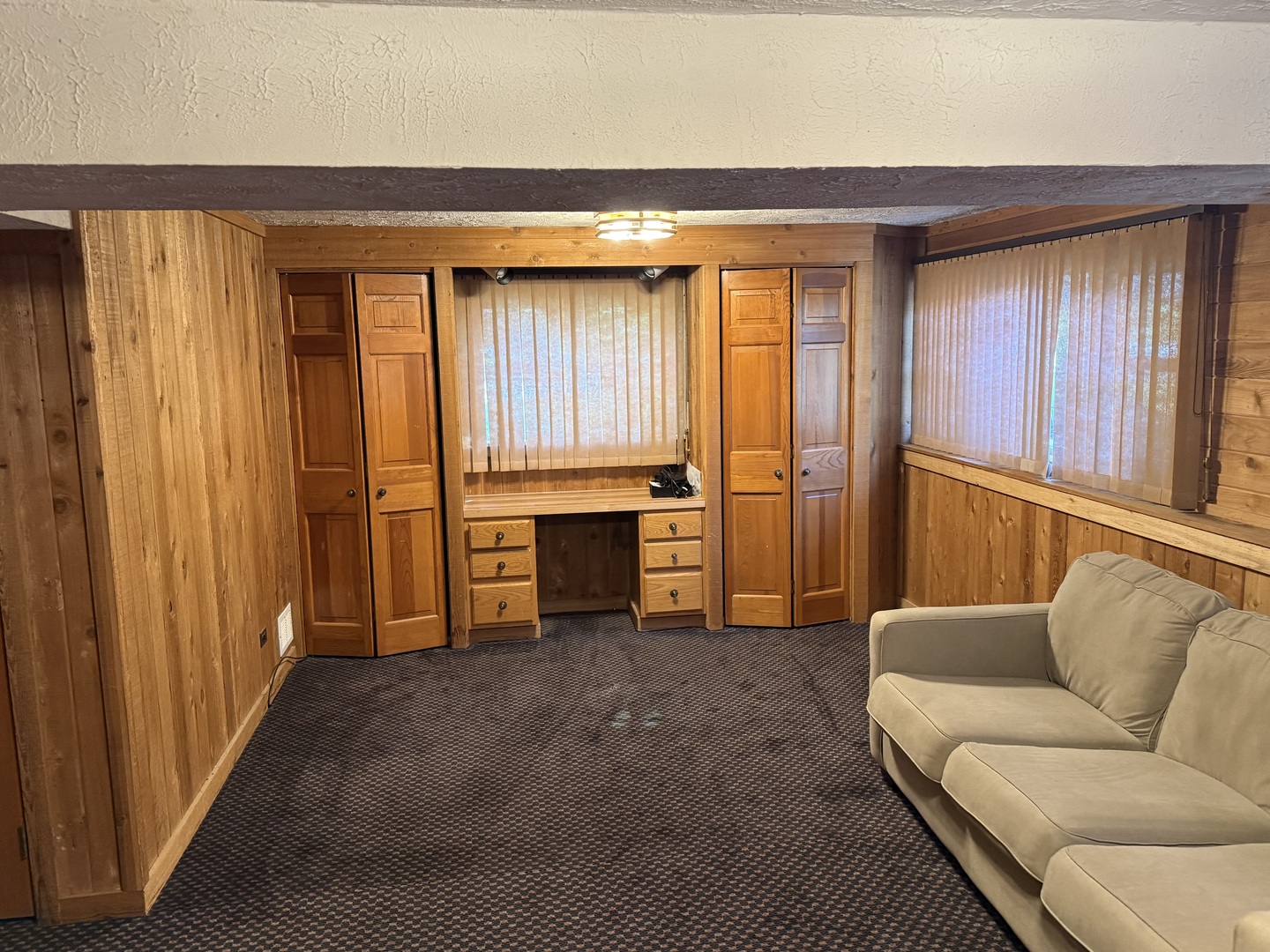 2S546 LLOYD Avenue, Lombard, IL 60148