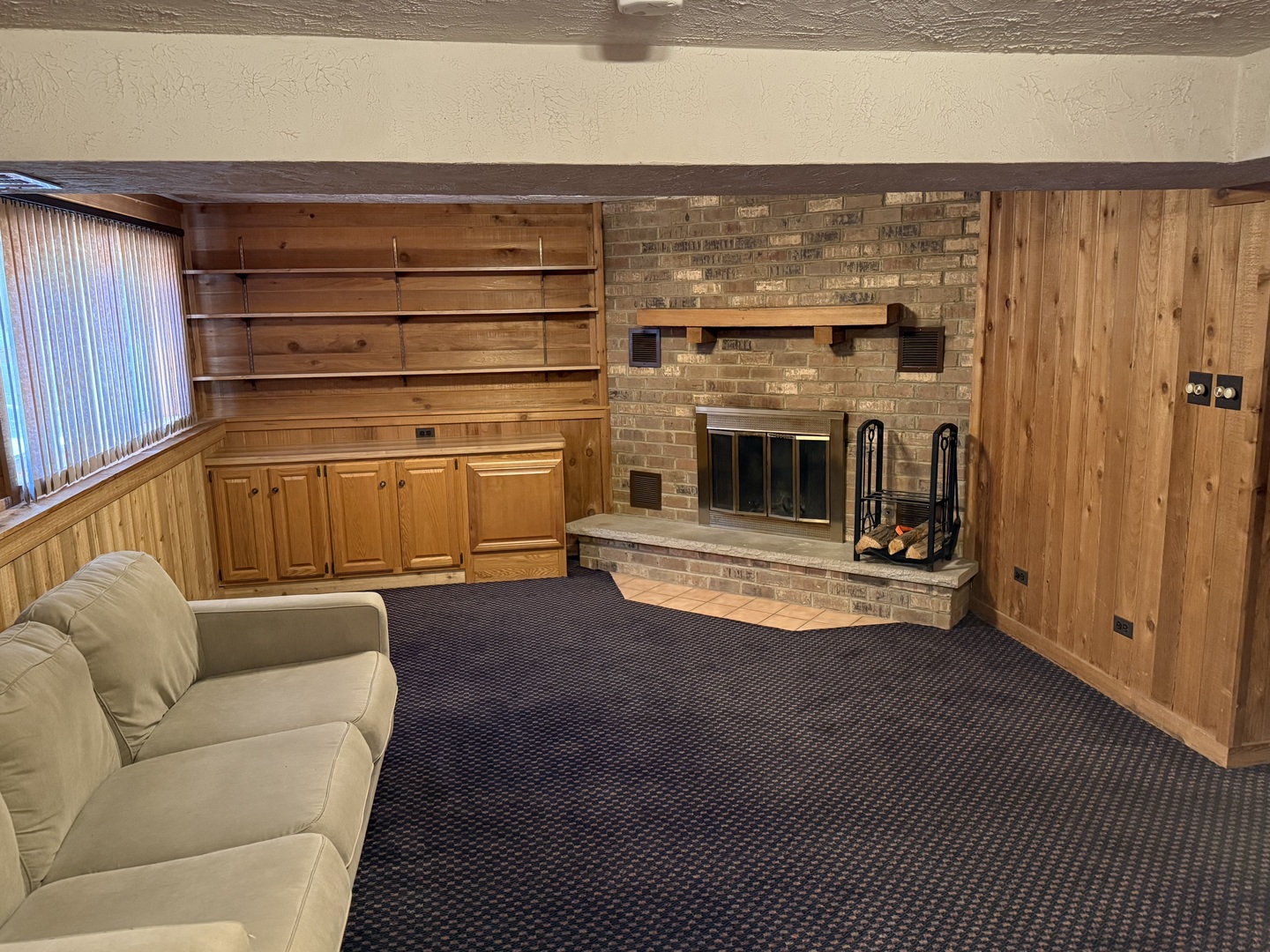 2S546 LLOYD Avenue, Lombard, IL 60148