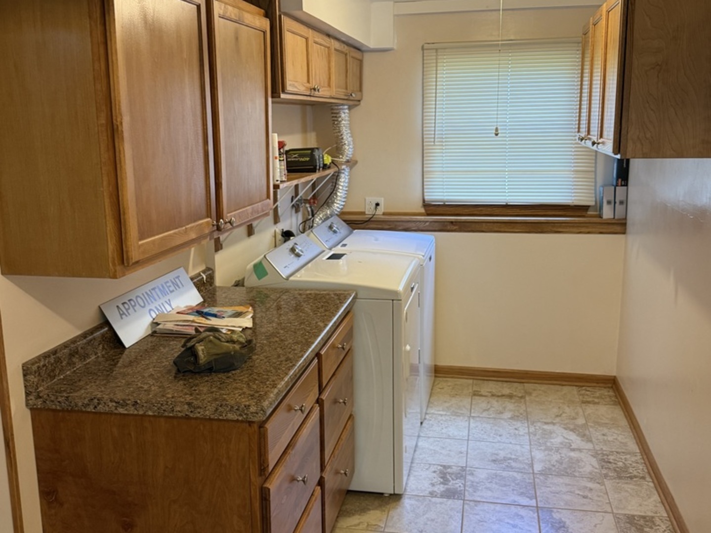 2S546 LLOYD Avenue, Lombard, IL 60148