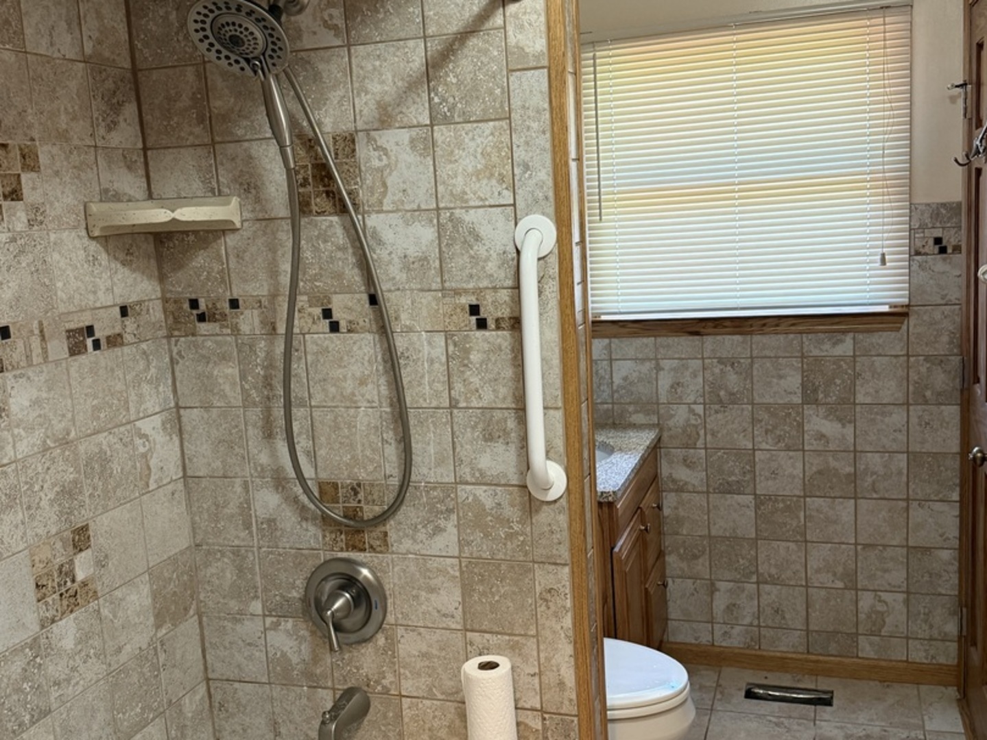 2S546 LLOYD Avenue, Lombard, IL 60148