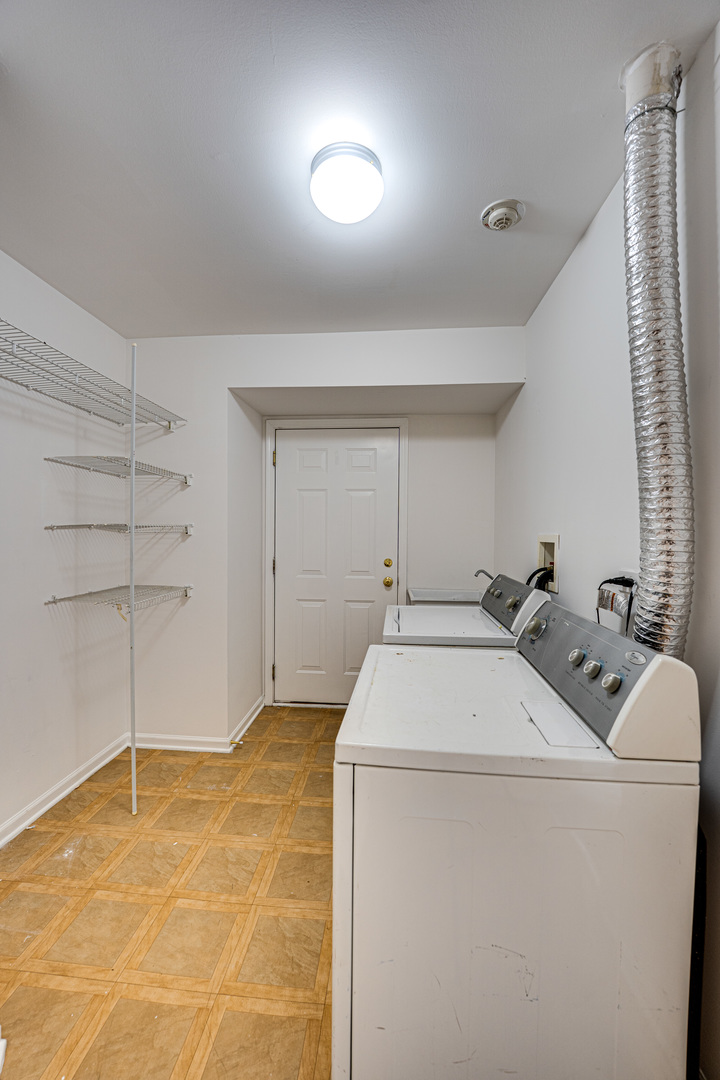 2963 SAGANASHKEE Lane #2963, Naperville, IL 60564