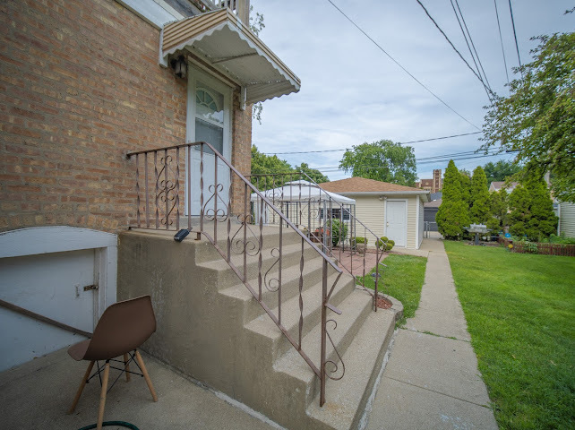 5107 S Luna Avenue, Chicago, IL 60638