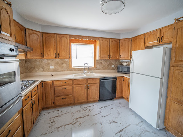 5107 S Luna Avenue, Chicago, IL 60638
