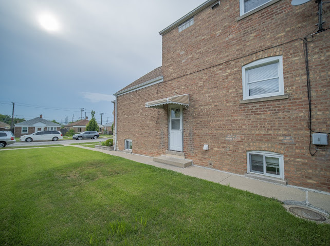 5107 S Luna Avenue, Chicago, IL 60638