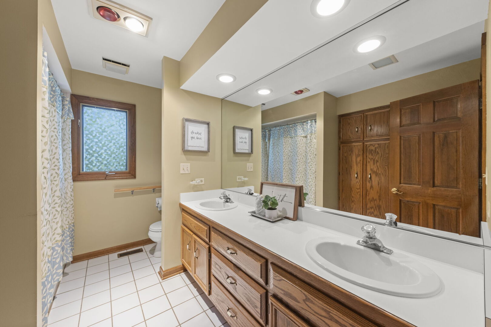 1565 Orchard Road, Wheaton, IL 60189