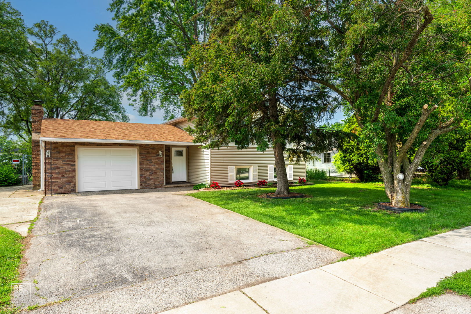 337 E Briarcliff Road, Bolingbrook, IL 60440