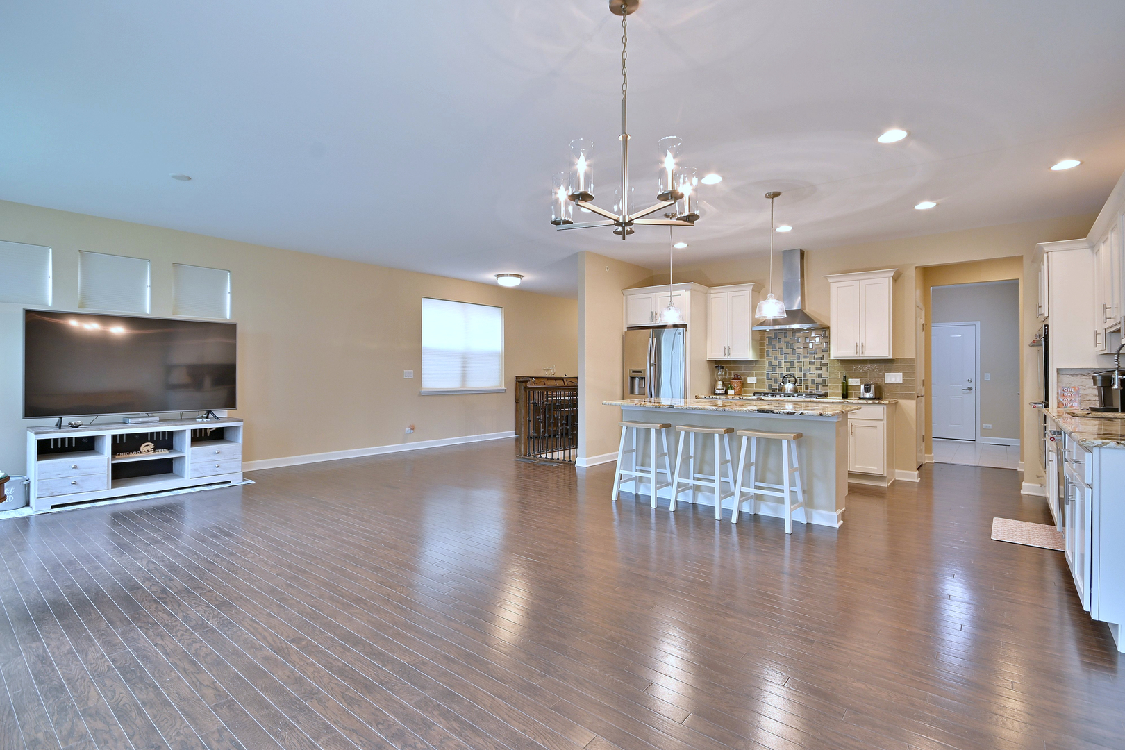 222 N Sunset Lane, Addison, IL 60101