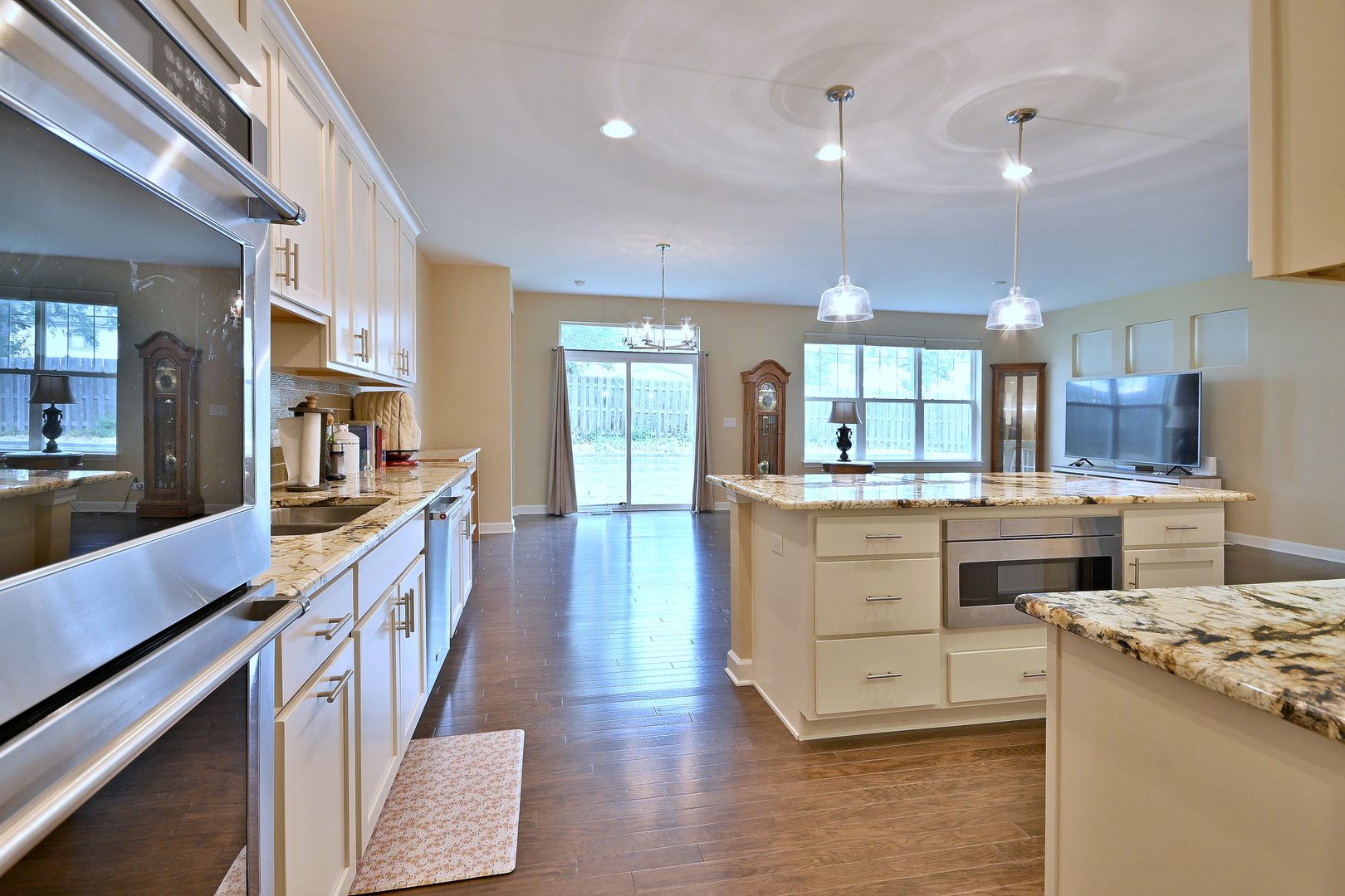 222 N Sunset Lane, Addison, IL 60101