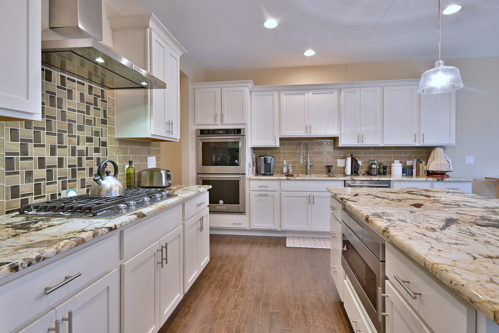222 N Sunset Lane, Addison, IL 60101